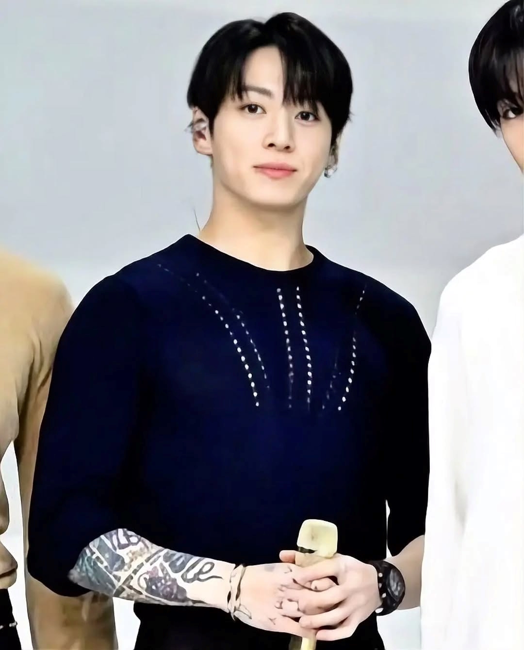 Jung Kook 佩戴Big Bang Unico 魔力黑計時碼錶登《吉米A咖秀》3